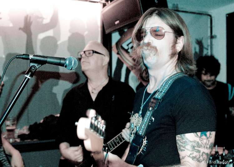 20091105_aftershow_the_eagles_of_death_metal__be_there-13.jpg